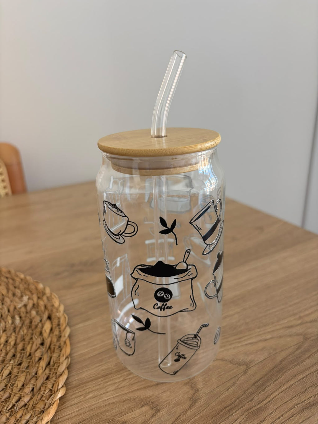 Kahve Desenli Bambu Kapaklı Pipetli Cam Bardak 550 Ml