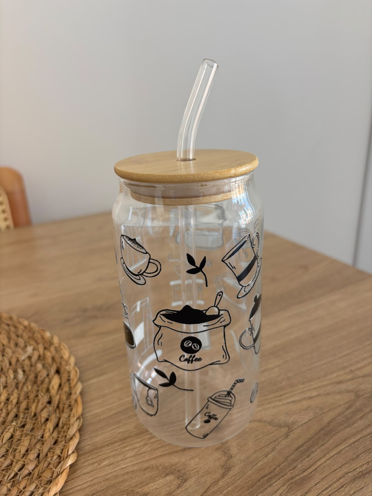 Kahve Desenli Bambu Kapaklı Pipetli Cam Bardak 550 Ml